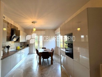 Appartamento in vendita a Marina di Massa