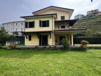 Bifamiliare in vendita a Montignoso