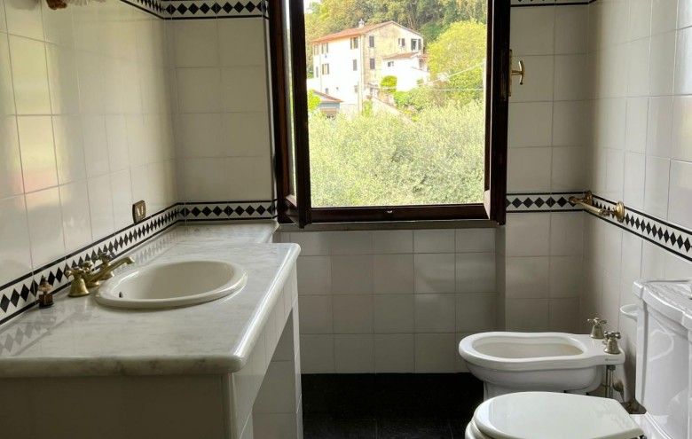 Bifamiliare in vendita a Montignoso