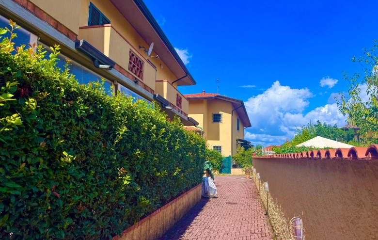 Villetta a schiera in vendita a Massa