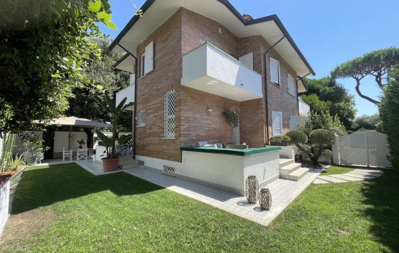 Bifamiliare in vendita a Pietrasanta