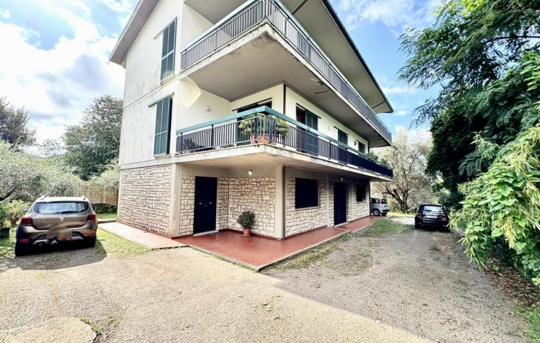 Bifamiliare in vendita a Massa