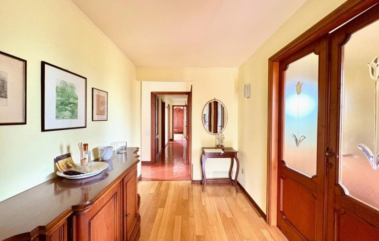 Bifamiliare in vendita a Massa