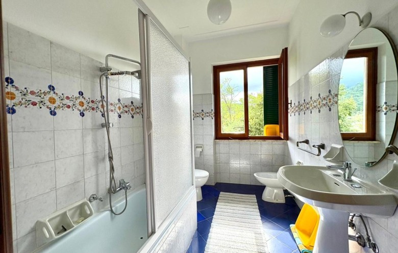 Bifamiliare in vendita a Massa