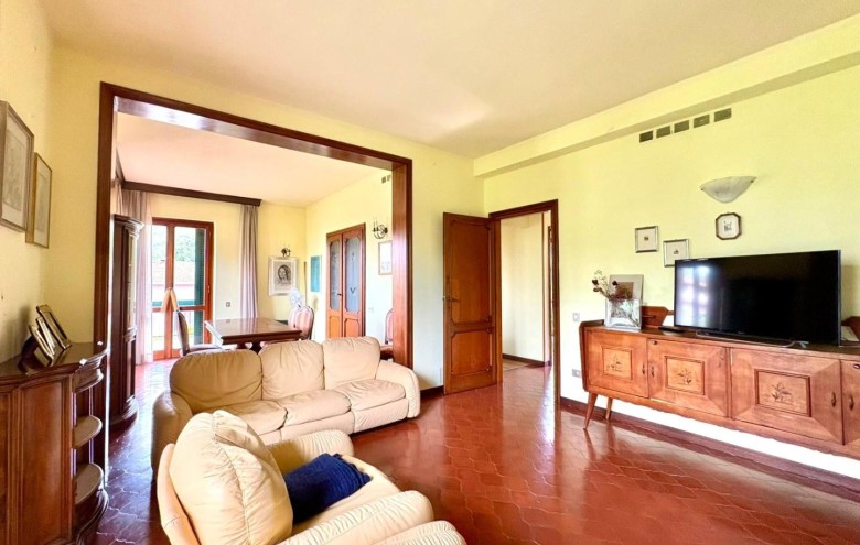 Bifamiliare in vendita a Massa