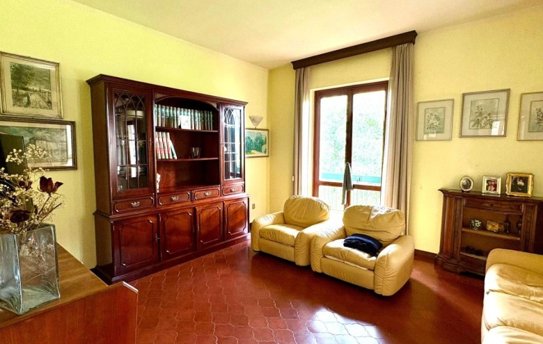 Bifamiliare in vendita a Massa