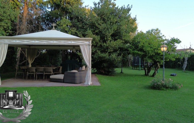 Villa singola in vendita a Pietrasanta