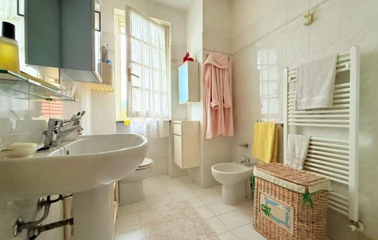 Bifamiliare in vendita a Massa