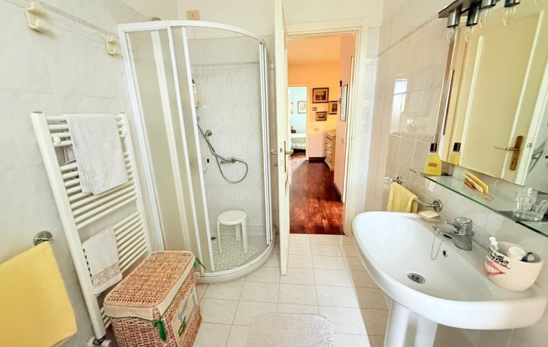 Bifamiliare in vendita a Massa