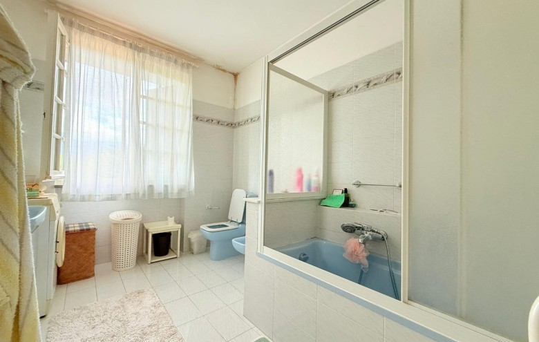 Bifamiliare in vendita a Massa