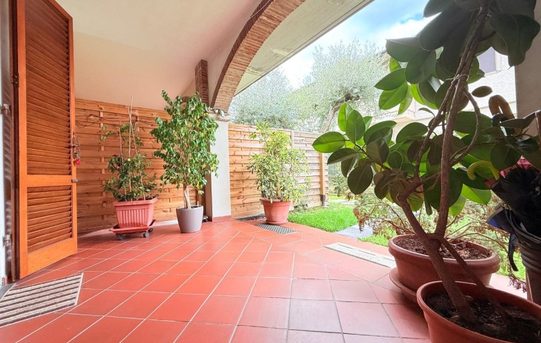 Bifamiliare in vendita a Massa