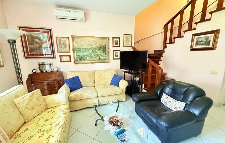 Bifamiliare in vendita a Massa