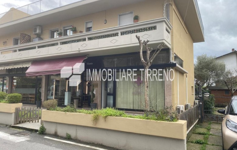 Fondo Commerciale in vendita a Massa