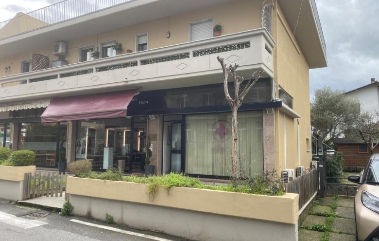 Fondo Commerciale in vendita a Massa