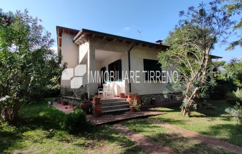Villa singola in vendita a Massa