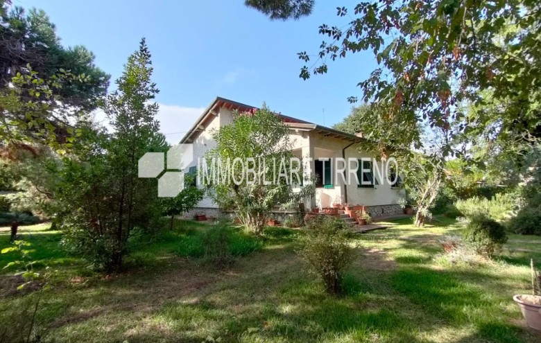 Villa singola in vendita a Massa