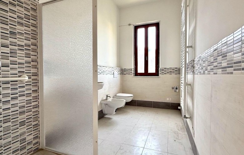 Bifamiliare in vendita a Massa