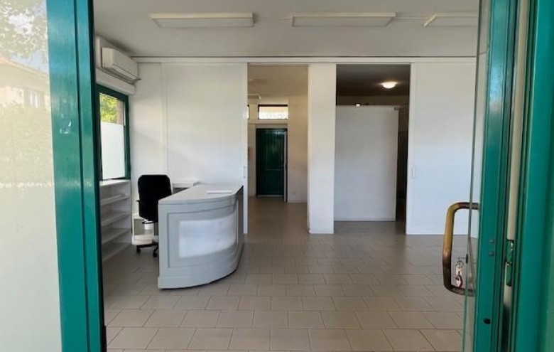 Fondo Commerciale in vendita a Massa