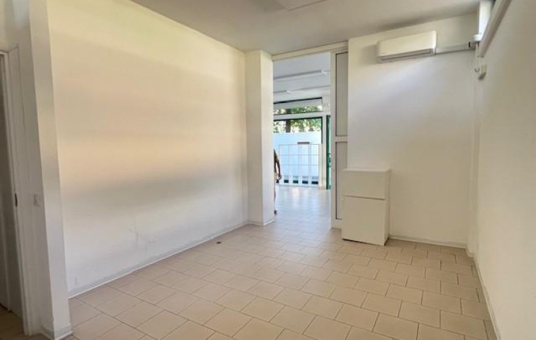 Fondo Commerciale in vendita a Massa