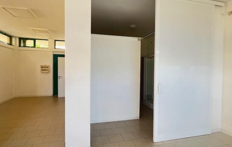 Fondo Commerciale in vendita a Massa