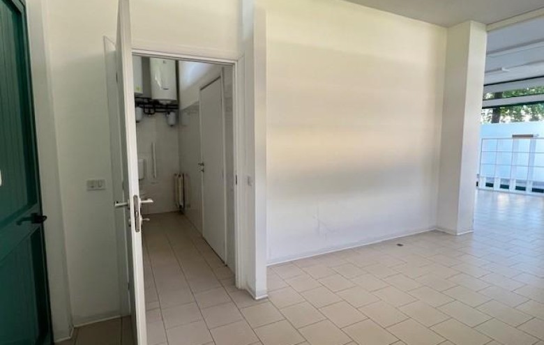 Fondo Commerciale in vendita a Massa