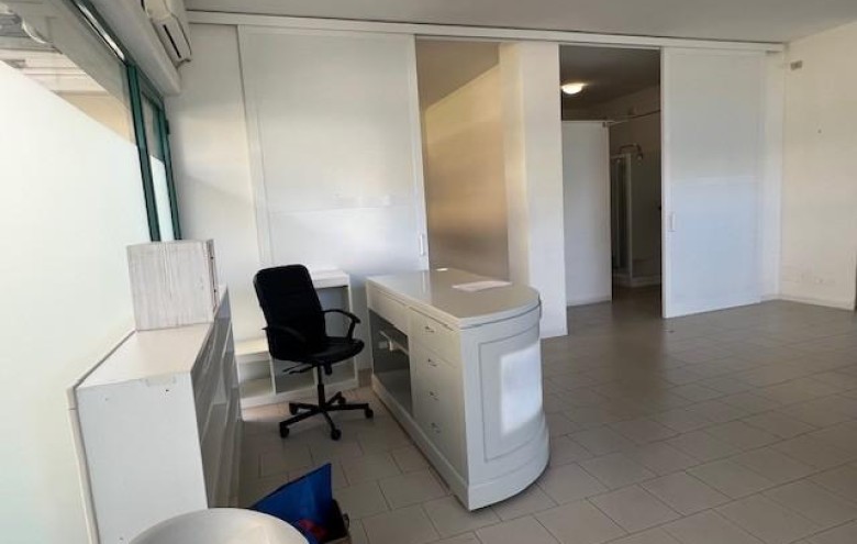 Fondo Commerciale in vendita a Massa