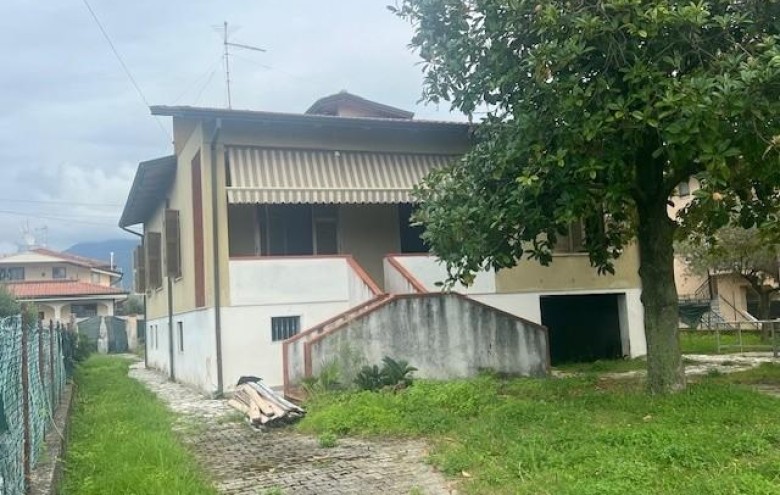 Villa singola in vendita a Massa