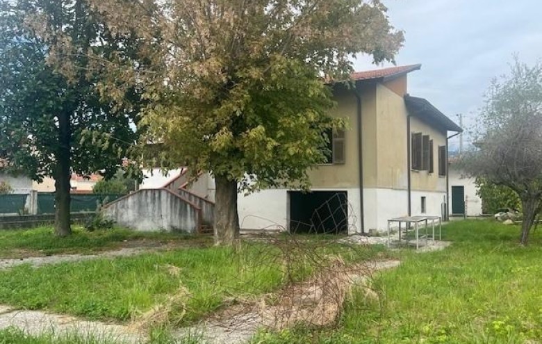 Villa singola in vendita a Massa