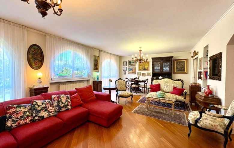 Villa singola in vendita a Massa