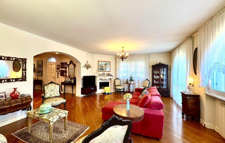 Villa singola in vendita a Massa