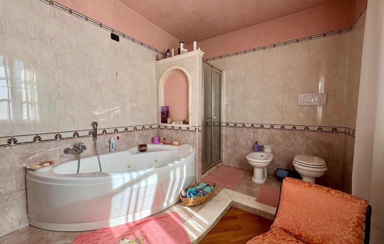 Villa singola in vendita a Massa