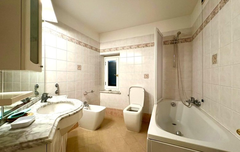 Appartamento in vendita a Massa