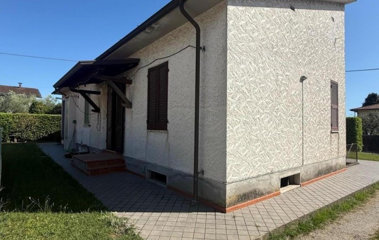 Bifamiliare in vendita a Montignoso