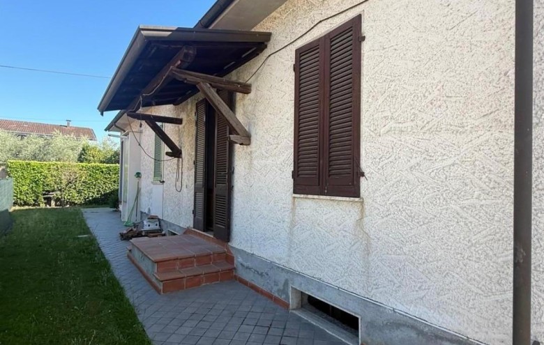 Bifamiliare in vendita a Montignoso