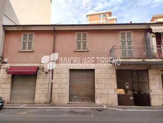 Fondo Commerciale in vendita a Massa