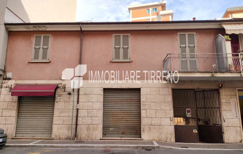 Fondo Commerciale in vendita a Massa