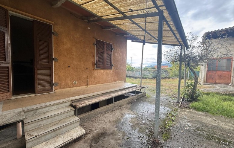 Villa singola in vendita a Massa