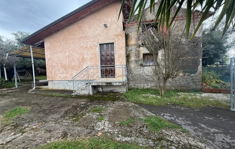 Villa singola in vendita a Massa