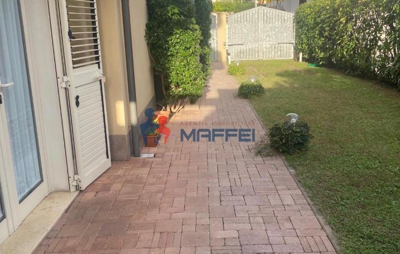 Villetta a schiera in vendita a Camaiore