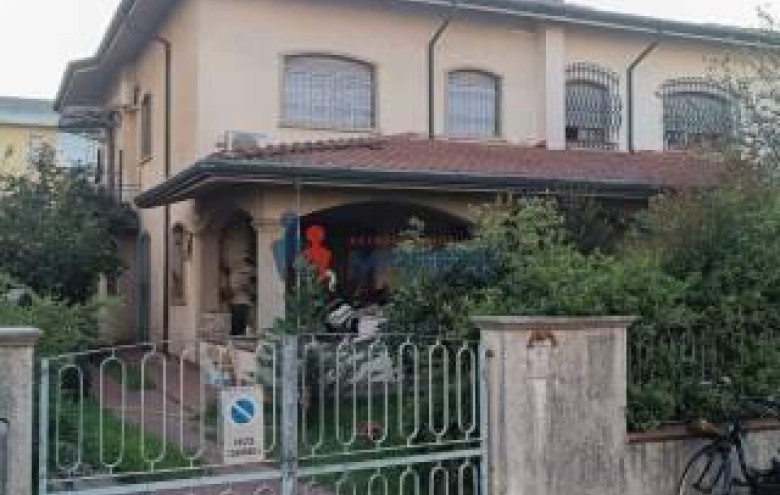 Bifamiliare in vendita a Viareggio