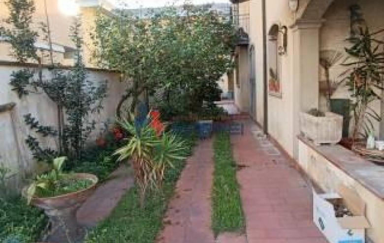 Bifamiliare in vendita a Viareggio