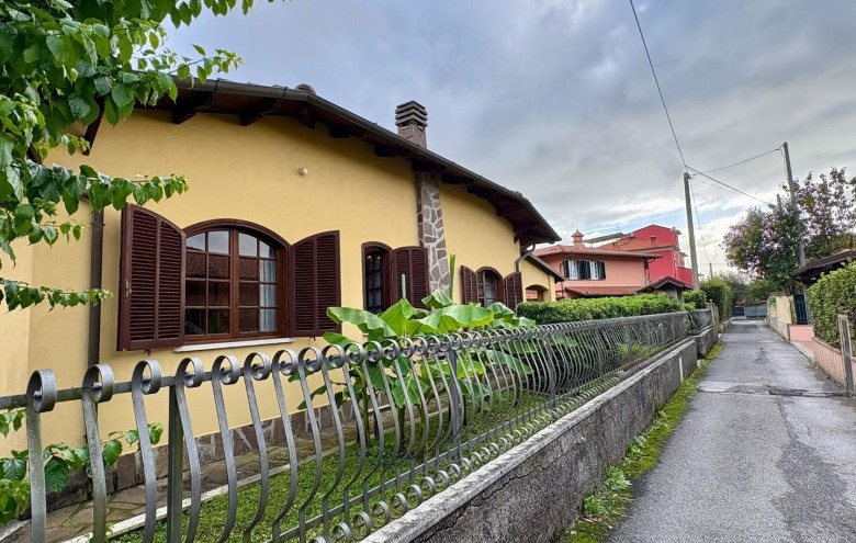 Villa singola in vendita a Massa