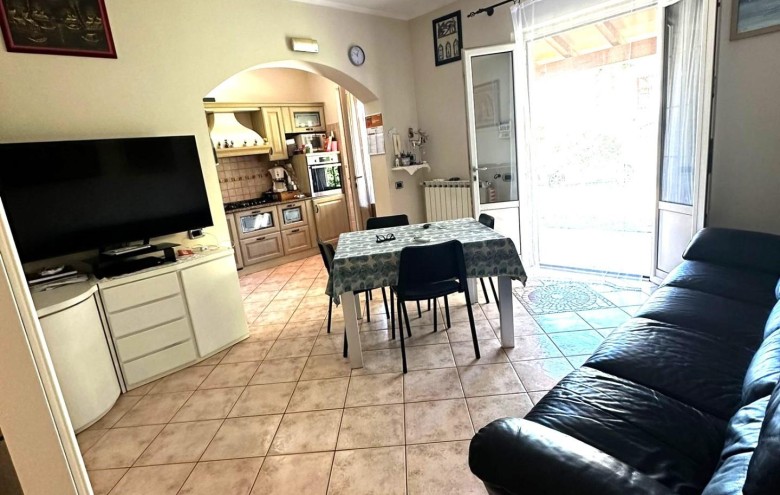 Bifamiliare in vendita a Massa