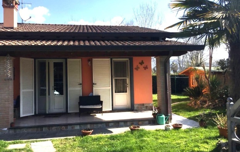 Bifamiliare in vendita a Massa