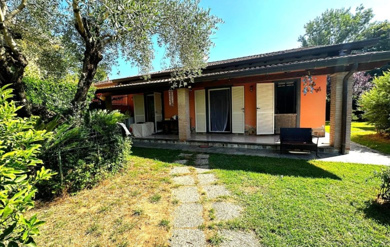 Bifamiliare in vendita a Massa