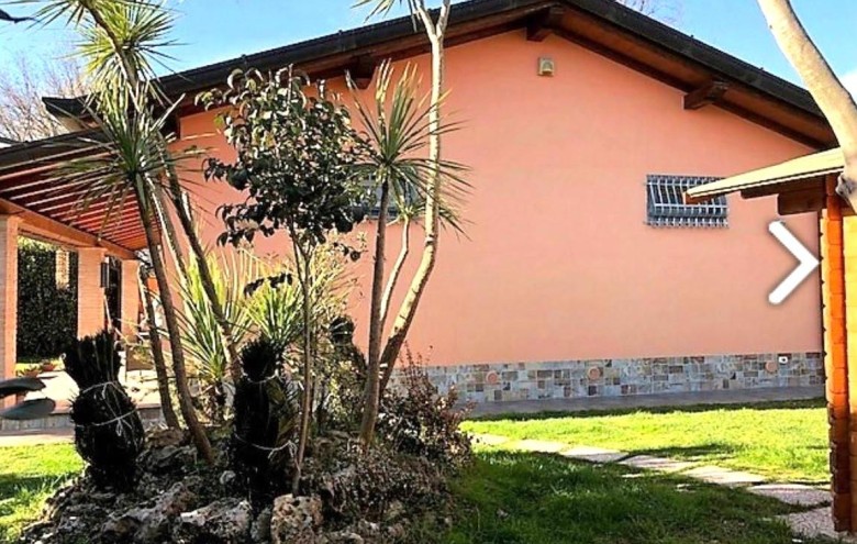 Bifamiliare in vendita a Massa