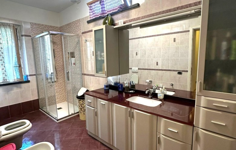 Bifamiliare in vendita a Massa