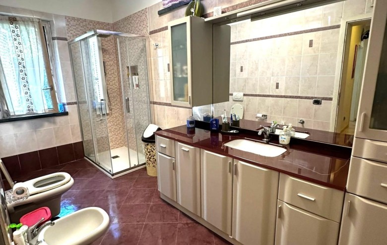 Bifamiliare in vendita a Massa