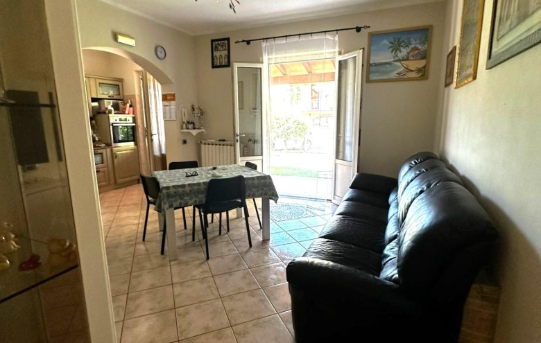 Bifamiliare in vendita a Massa