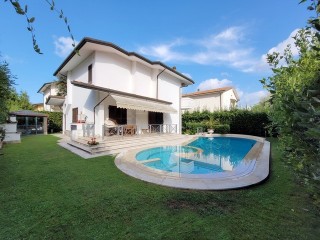 Villa singola in vendita a Marina di Pietrasanta